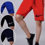 شلوارک غواصی روی زانو